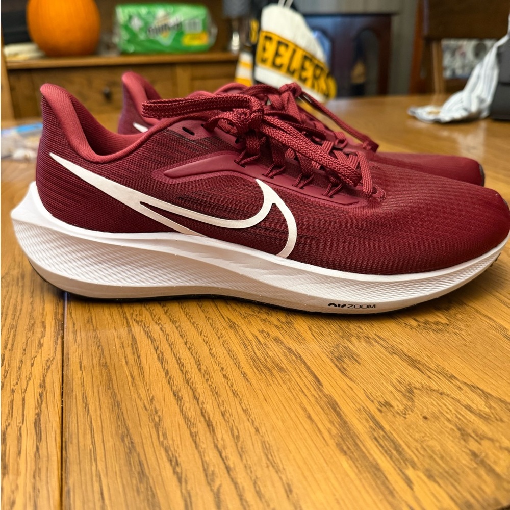 Nike Red and White Men's Shoes